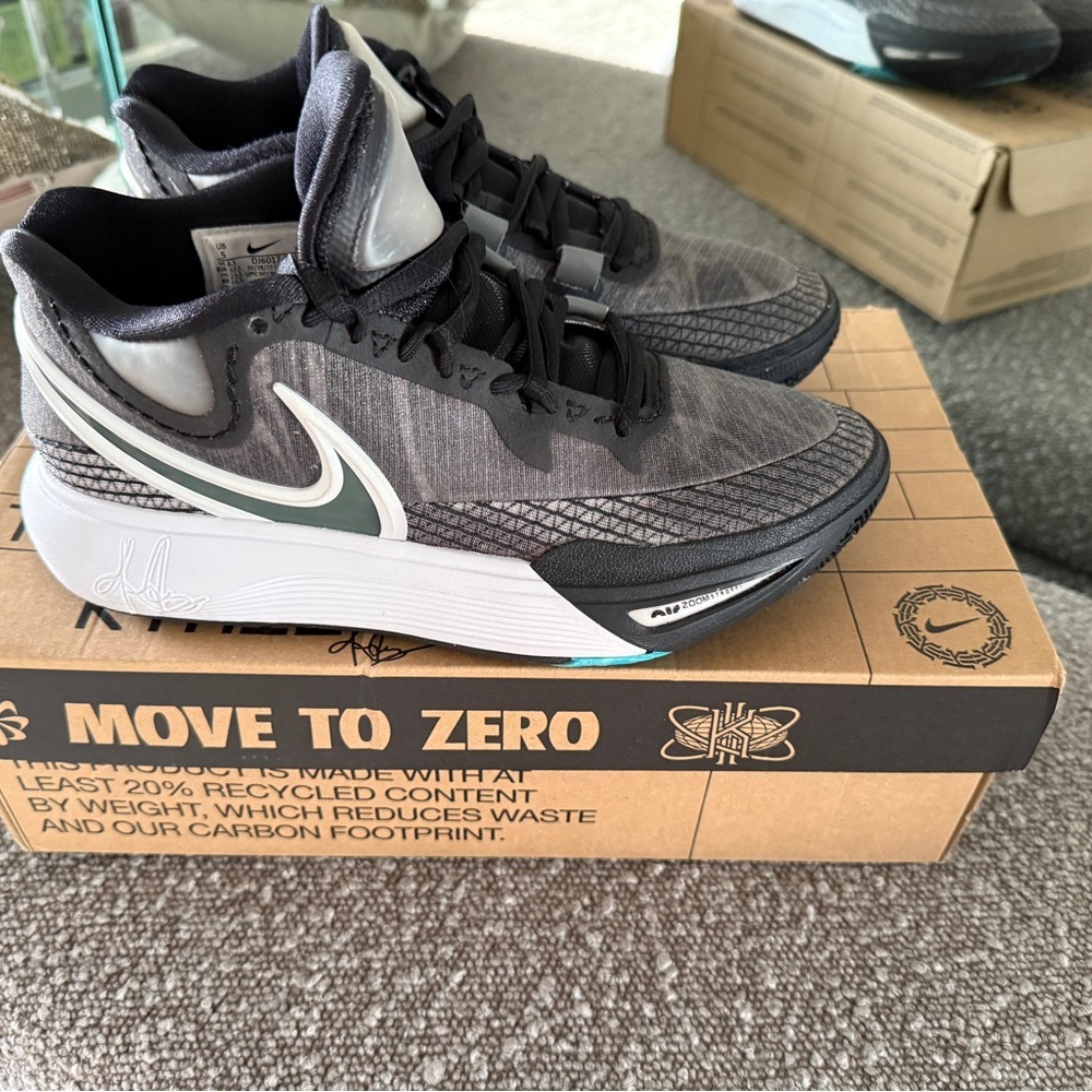 Nike Kyrie 8 Orca Youth Basketball Shoes Size 5Y NWT - Picture 6 of 14